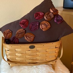 🧺PETERBORO Magazine Basket🧺Pillow NOT included.